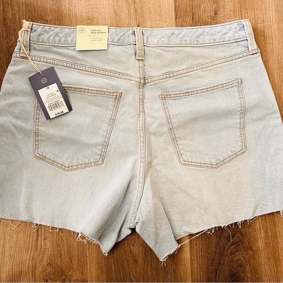 Universal Thread Shorts - Picture 2 of 4